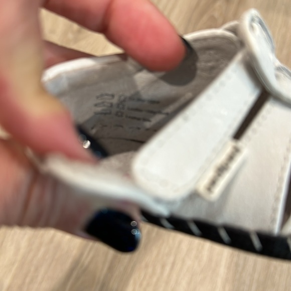 Pediped leather sandals size 0-8 months. Worn once. Bundle for discount - Picture 3 of 3